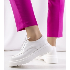 Zapatos oxford blancos Nunes 2
