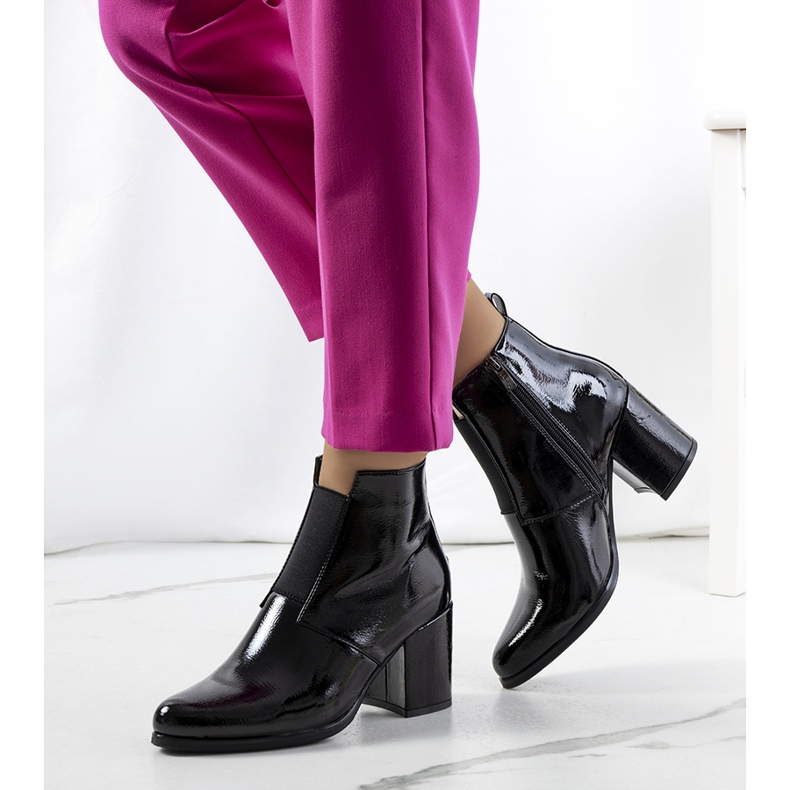 Charol negro de Norwich 1