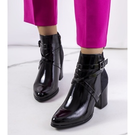 Botas Mossley de charol negro 1