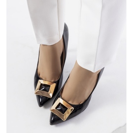 Tacones Cravos lacados en negro 1