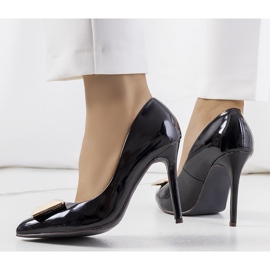 Tacones Cravos lacados en negro 2