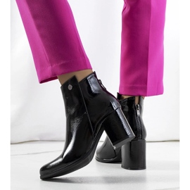 Botas Goldcrest de charol negro 1
