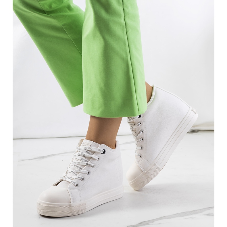 Zapatillas blancas en la cuña Big Star EE274128 blanco 1