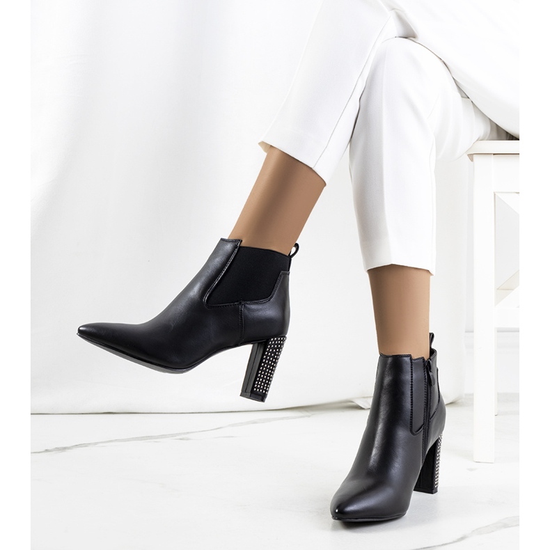 BM Botines negros en el puesto de Rochdale 1