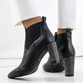 BM Botines negros en el puesto de Rochdale 2