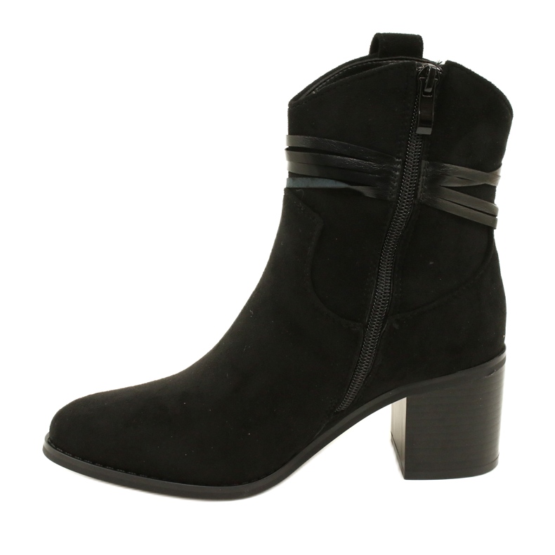 M.Daszyński Botas de ante mujeres aisladas con cadena negra negro 1 M.Daszyński Botas de ante mujeres aisladas con cadena negra negro 1