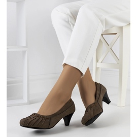 Zapatos de salón fruncidos marrones de Santro marrón 1