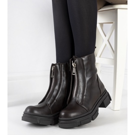 Botas marrones con cremallera decorativa Neal marrón 2 Botas marrones con cremallera decorativa Neal marrón 2