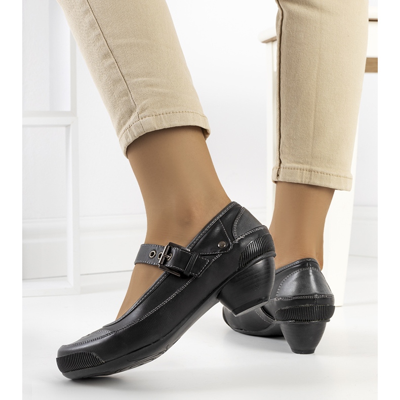 Zapatos de salón negros abrochados con correa Via 1