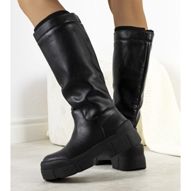 Botas negras en la plataforma de Vinte negro 2
