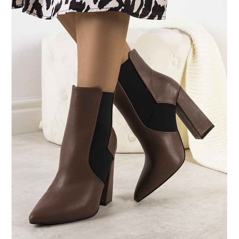 Botas Chelsea marrones en el poste de Hamilton marrón 1 Botas Chelsea marrones en el poste de Hamilton marrón 1