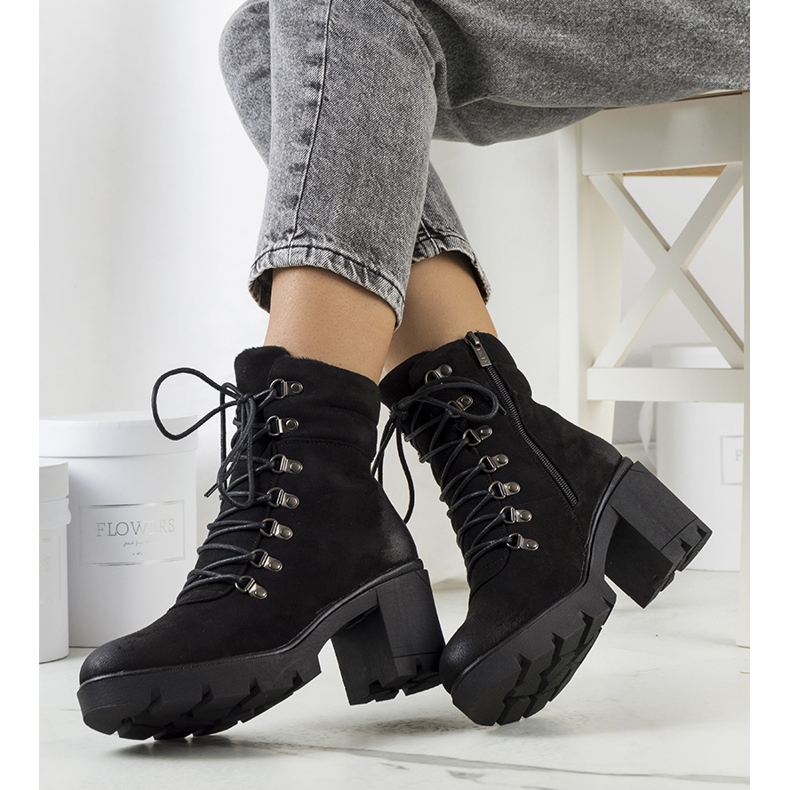 PA1 Botas negras en el puesto de Langesko. negro 1