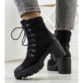 PA1 Botas negras en el puesto de Langesko. negro 2