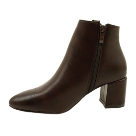 M.Daszyński Botas para mujeres para un control deslizante aislado marrón 1