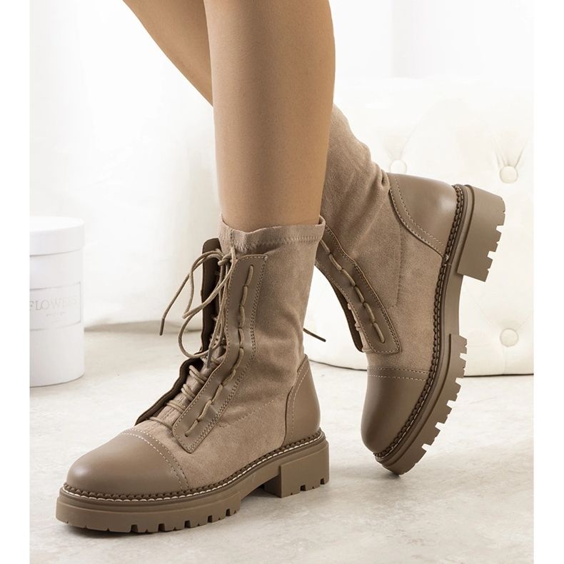 Botas marrones con parte superior Asela flexible beige 1 Botas marrones con parte superior Asela flexible beige 1