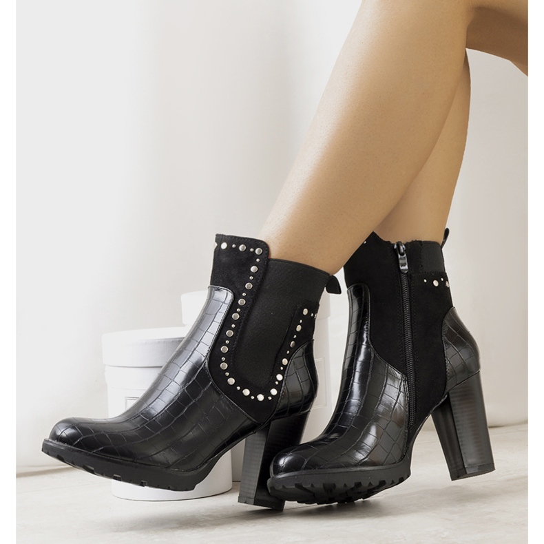 BM Botas negras en el puesto de Marconi negro 1