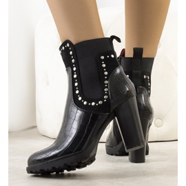 BM Botas negras en el puesto de Marconi negro 2