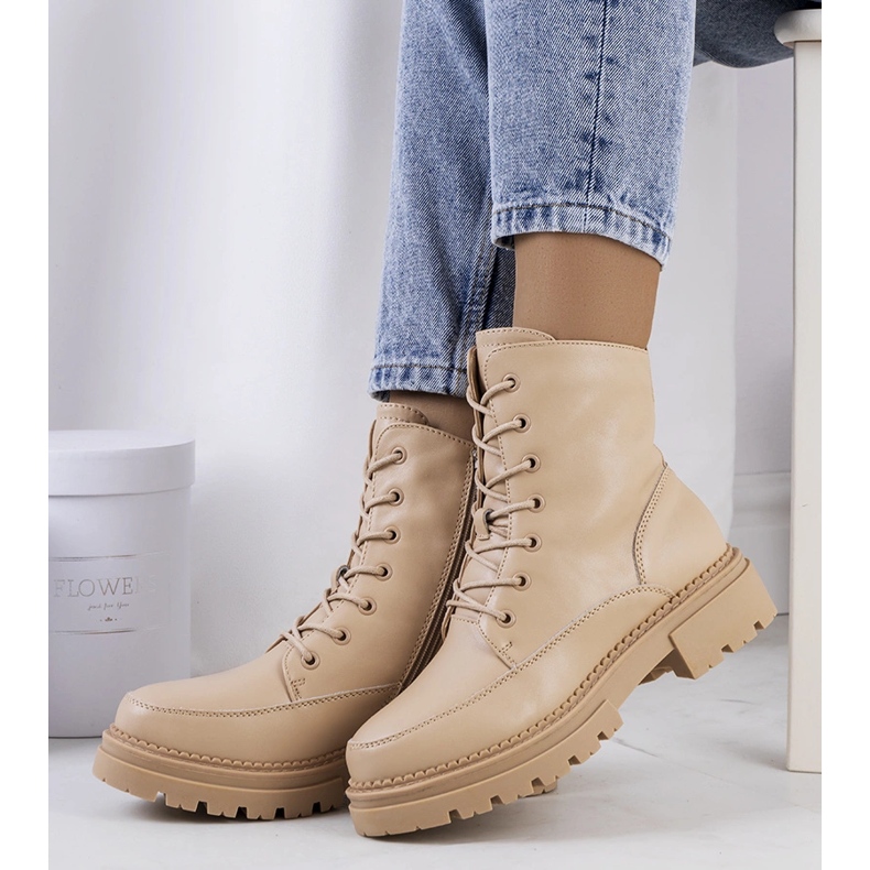 Cazadores beige de Caldera 1 Cazadores beige de Caldera 1