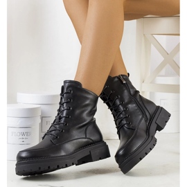 Los cazadores negros de Calder 1
