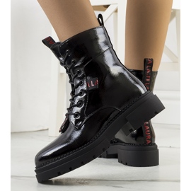 PA1 Botas lacadas en negro de Casies 1