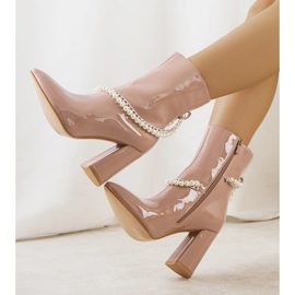 Botas lacadas en beige 2