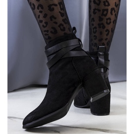 PA1 Botines negros en el puesto de Fletcher 1