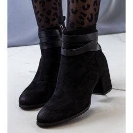 PA1 Botines negros en el puesto de Fletcher 2
