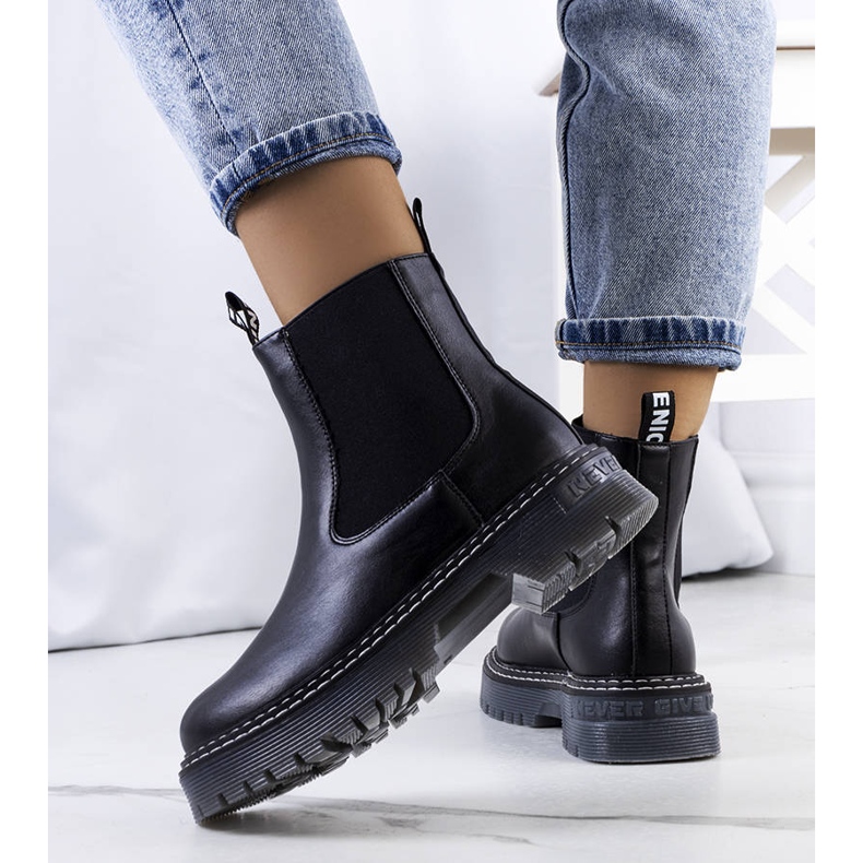 Trabajadores de Black Gamez negro 1