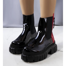 Botas de charol negro de Casta 1
