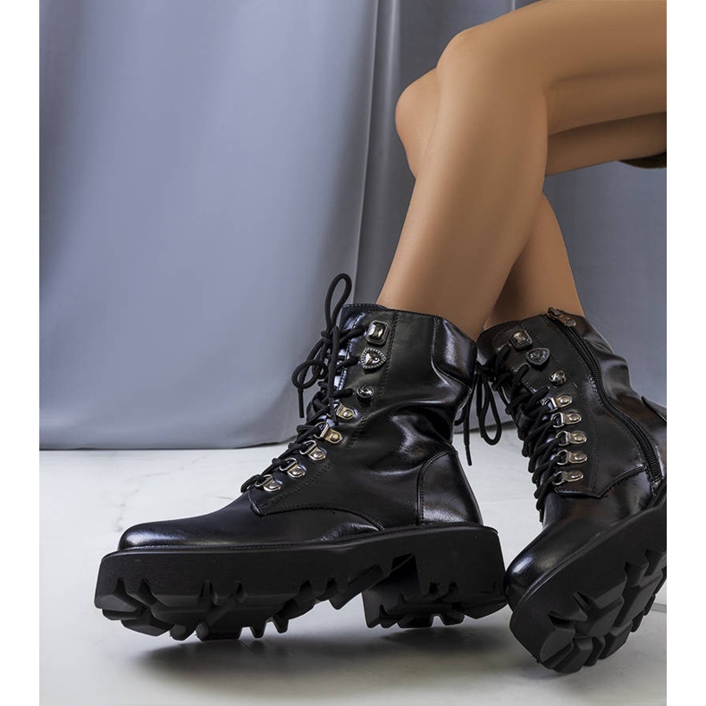 PA1 Botas negras en una suela de tractor Delle negro 1