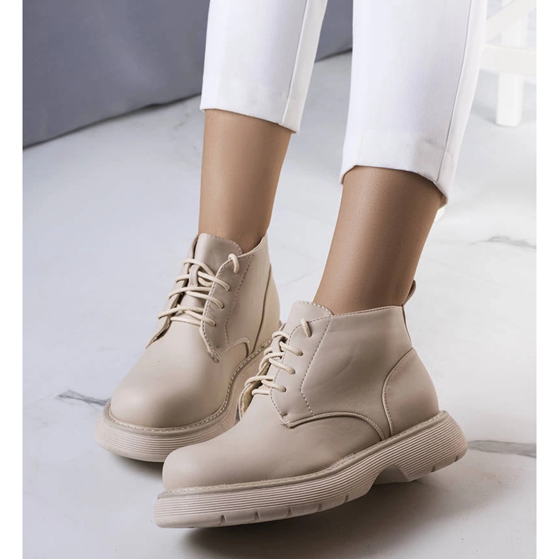 Botas con aislamiento beige de Savino 1 Botas con aislamiento beige de Savino 1
