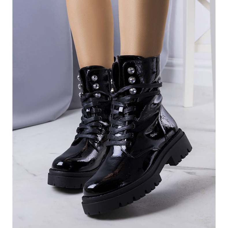BM Botas Kenzie de charol negro 1