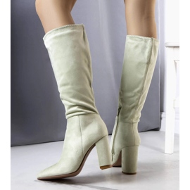 Botas verdes con aislamiento en el puesto de Narcis 2