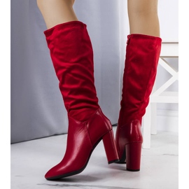 Botas rojas cálidas en el puesto de Delfor. rojo 2