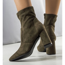 Botines verdes en el puesto de Kensley 2