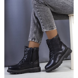 Botas negras con aislamiento de Krylo negro 1 Botas negras con aislamiento de Krylo negro 1