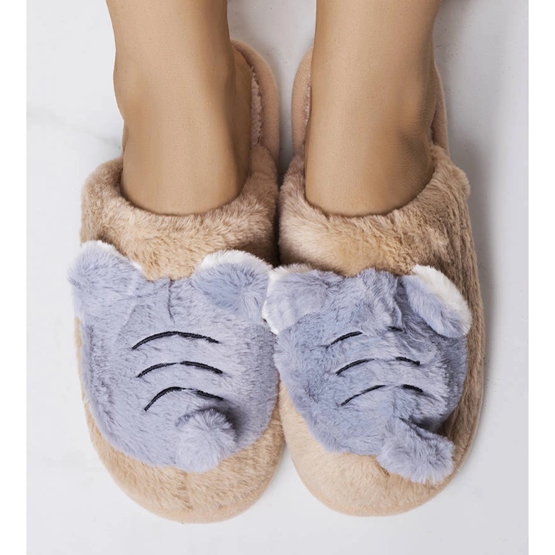 Pantuflas blandas beige y gris de Bee 1 Pantuflas blandas beige y gris de Bee 1