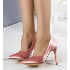 Alfileres rosas con acabado satinado de Lochlan 1