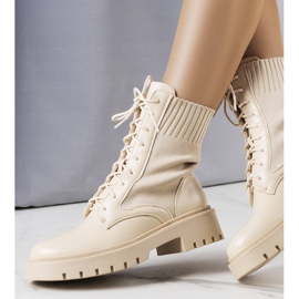 BM Deportivas beige de Ensley 1