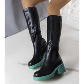 Botas negras con suela azul de Charla negro 1