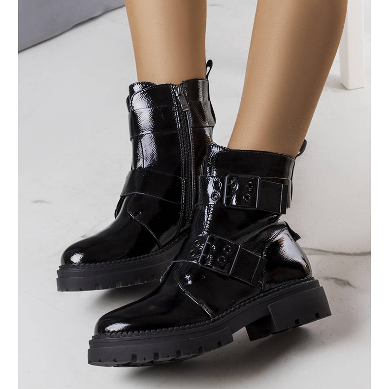 Botas con aislamiento lacadas en negro de Faleri 1