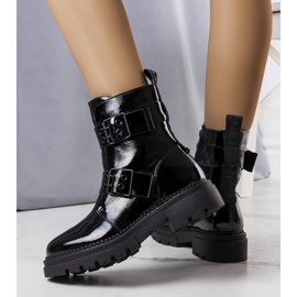Botas con aislamiento lacadas en negro de Faleri 2