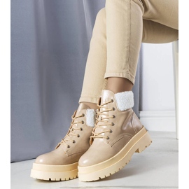 Botas aislantes beige con piel de cordero de Bryas 1