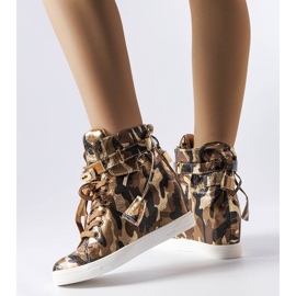 Zapatillas con cuña de camuflaje marrones de Annabelle beige 2