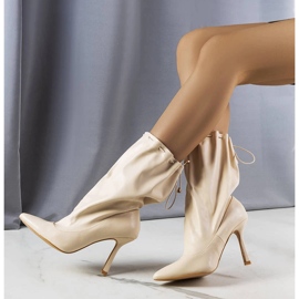 Botas beige de tacón alto de Annalise 1