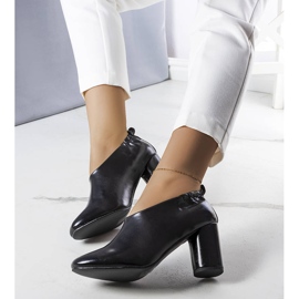 PA1 Botines negros de Tadeo 2