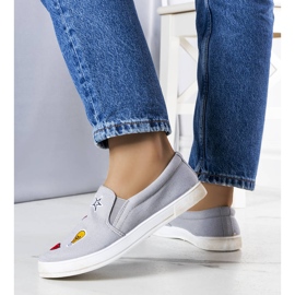 Deportivas de tejido gris con parches de Anais 2