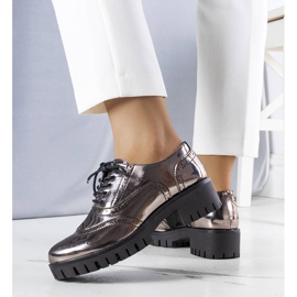 Zapatos negros metalizados de Myra 2