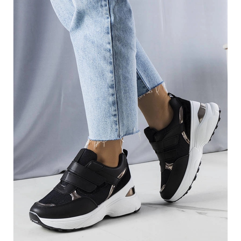 Zapatillas negras en una enorme suela Elsie negro 1 Zapatillas negras en una enorme suela Elsie negro 1