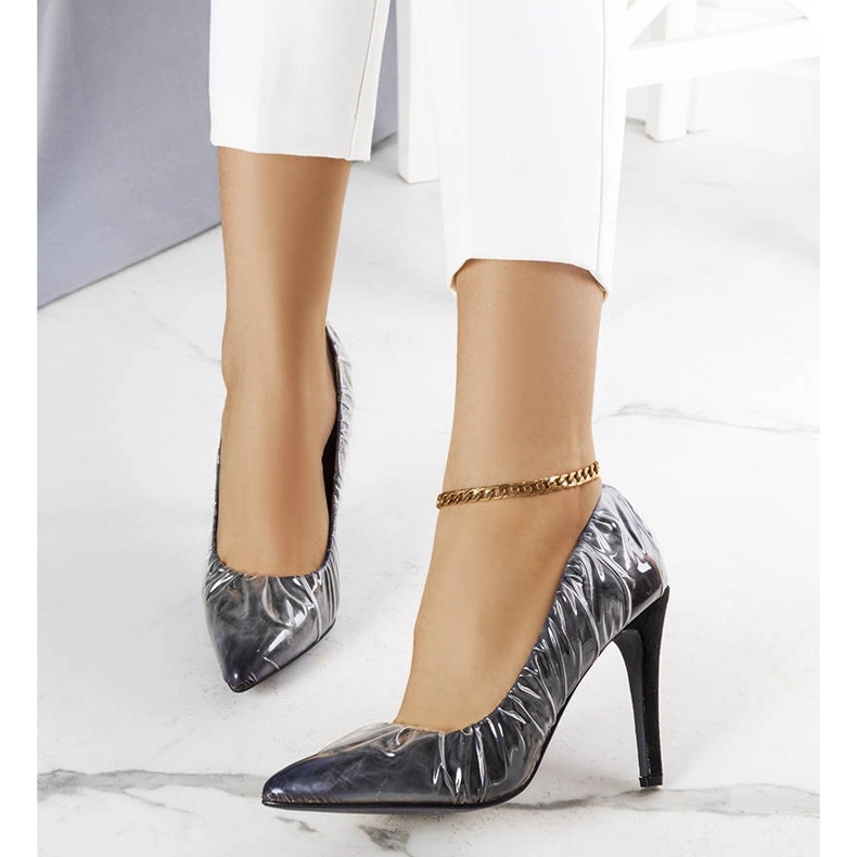 Tacones negros cubiertos con lámina Erika 1 Tacones negros cubiertos con lámina Erika 1